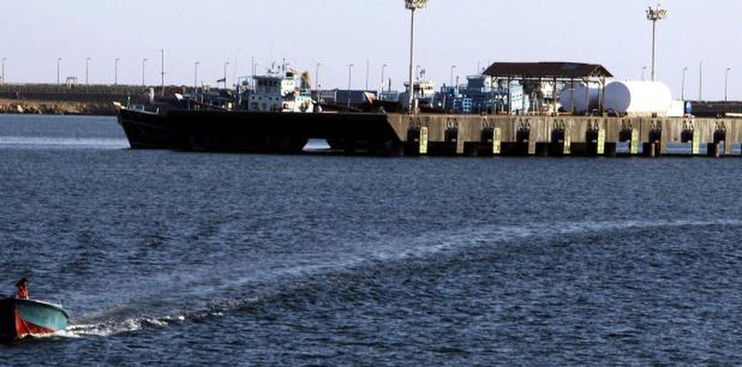 El incidente ocurrió después de que Estados Unidos acusara a Irán de utilizar minas para atacar cuatro petroleros en el cercano puerto emiratí de Fuyaira. Irán ha negado cualquier implicación.  (AP)