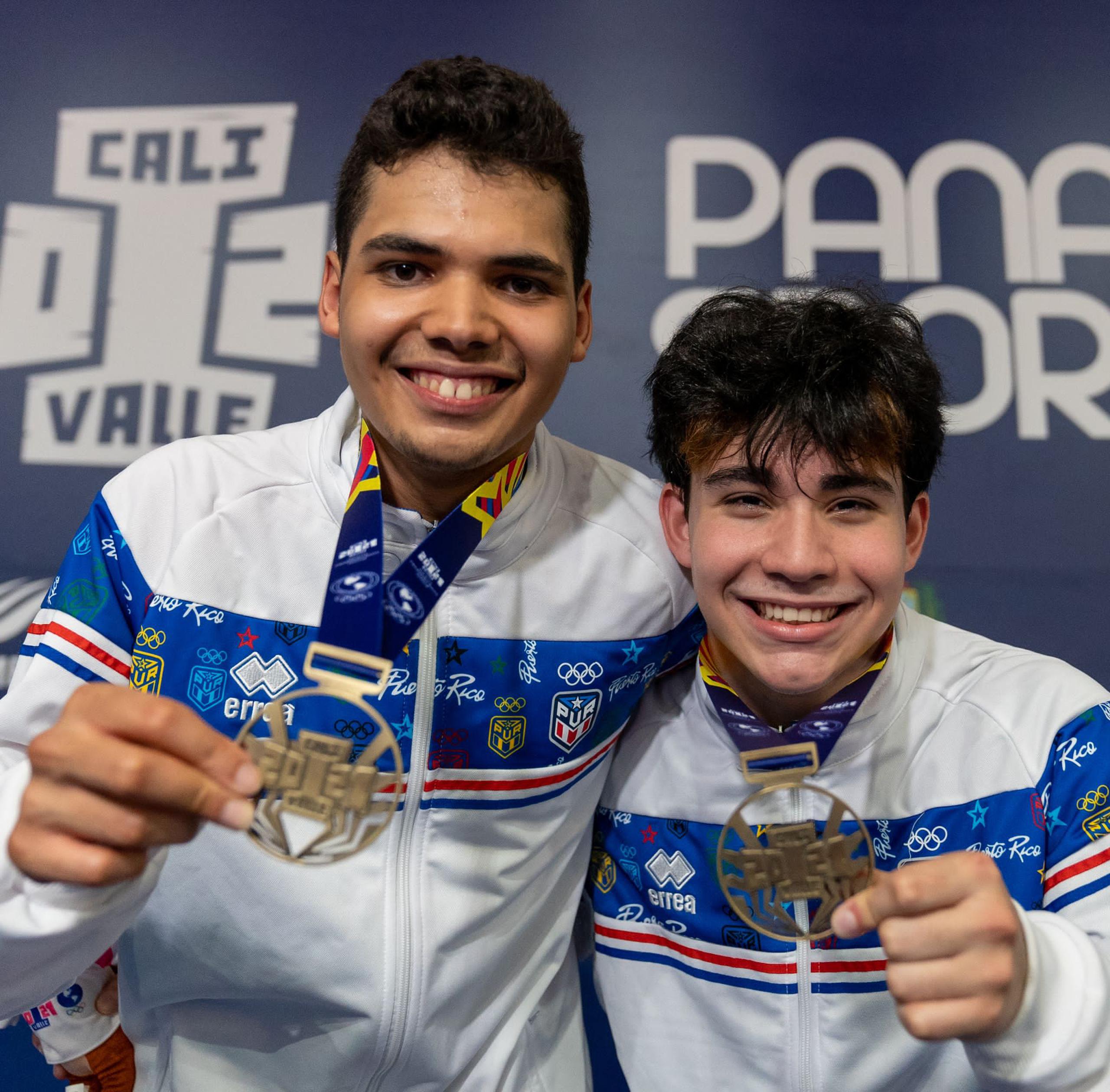 Los tenimesistas boricuas Ángel Naranjo, a la izquierda, y Derek Valentín, le dieron a Puerto Rico su quinta medalla de oro en los Juegos Panamericanos Junior de Colombia al dominar la modalidad de dobles de la rama masculina.