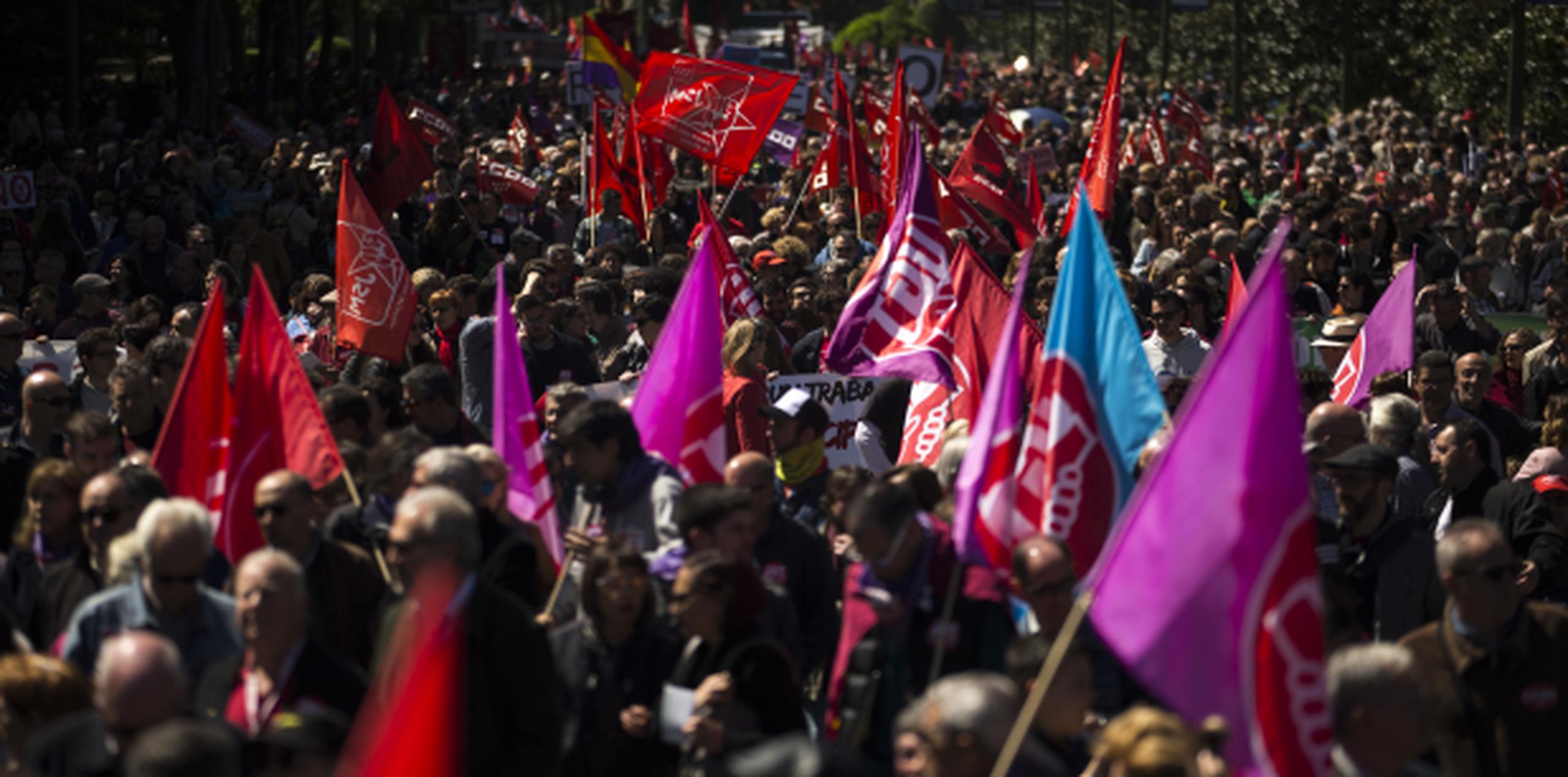 Madrid fue escenario de una gran manifestación con motivo de la celebración del Día Internacional de los Trabajadores. (AP/Francisco Seco)
