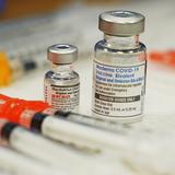 OMS minimiza peligro de miocarditis entre vacunados contra COVID-19