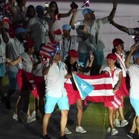 Orgullo boricua: nuestros deportistas ondean la monoestrellada en Barranquilla
