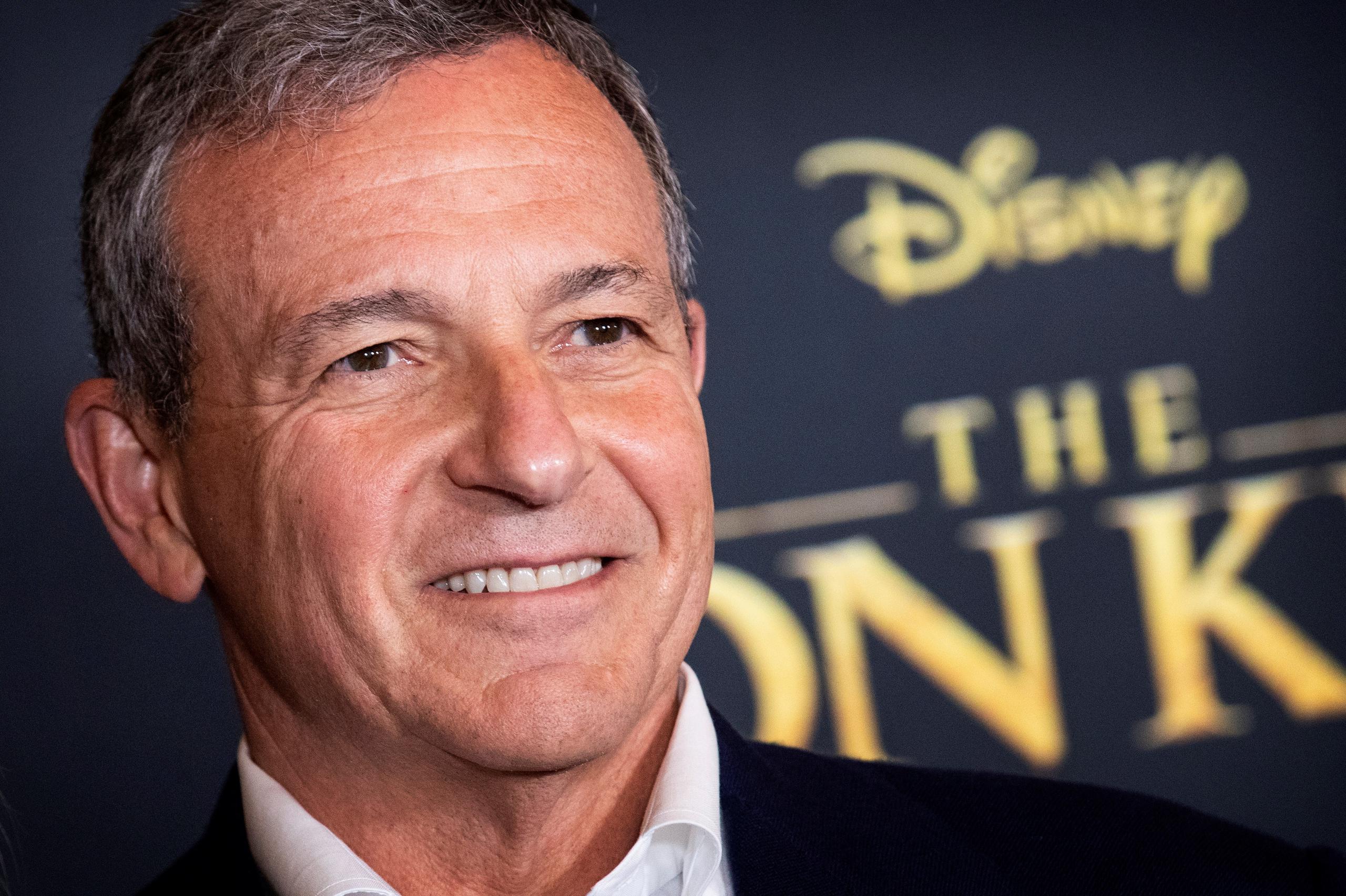 El primer ejecutivo de Disney, Bob Iger, anunció recientemente que renunciaba a cobrar su salario mientras dure la pandemia.