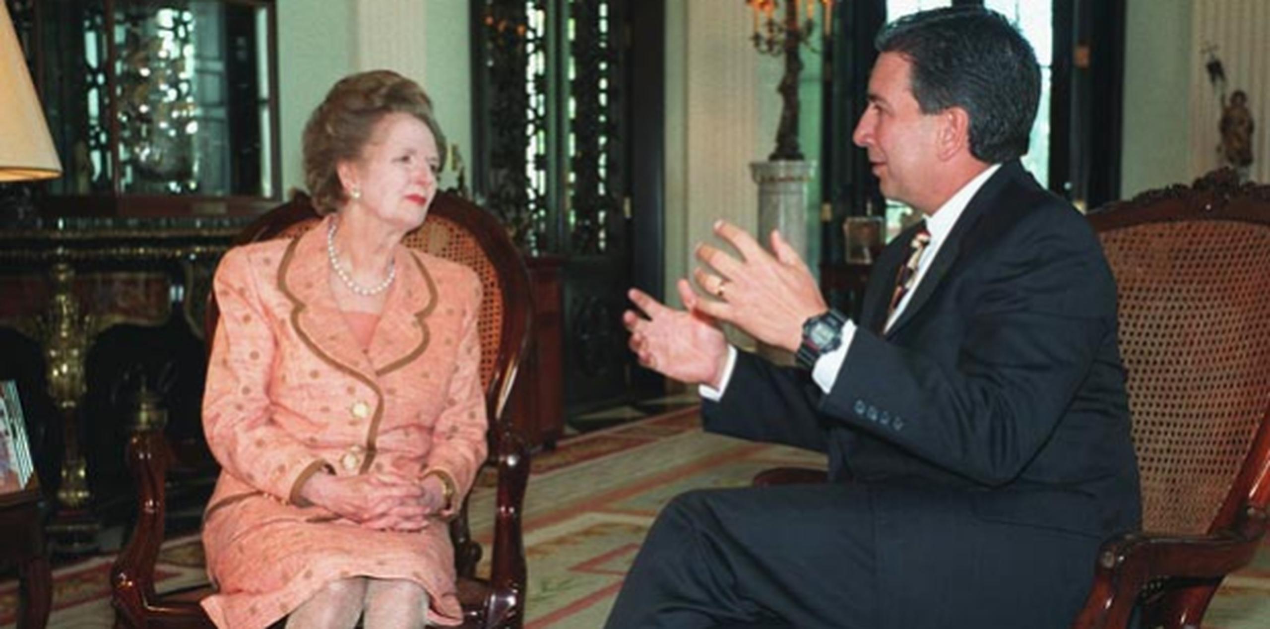 Mrgaret Thatcher visitó la Isla en 1996. (Archivo)