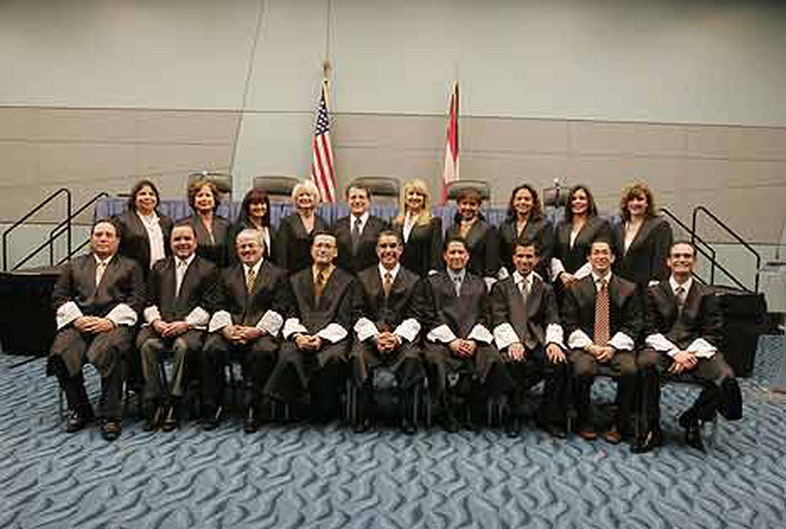 Nuevos miembros del Tribunal de Primera Instancia que juramentaron en una ceremonia especial ante Federico Hernández Denton. (Suministrada)
