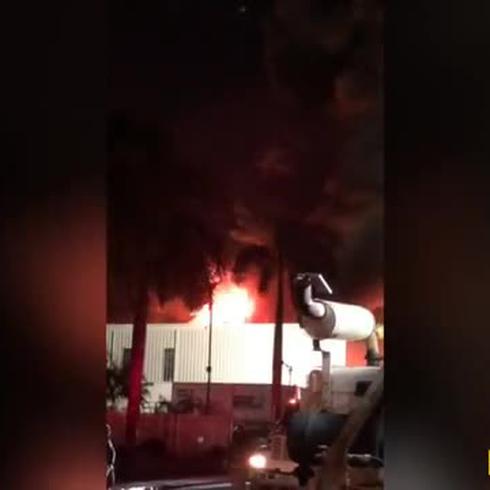 Se desata incendio en zona industrial de Bayamón