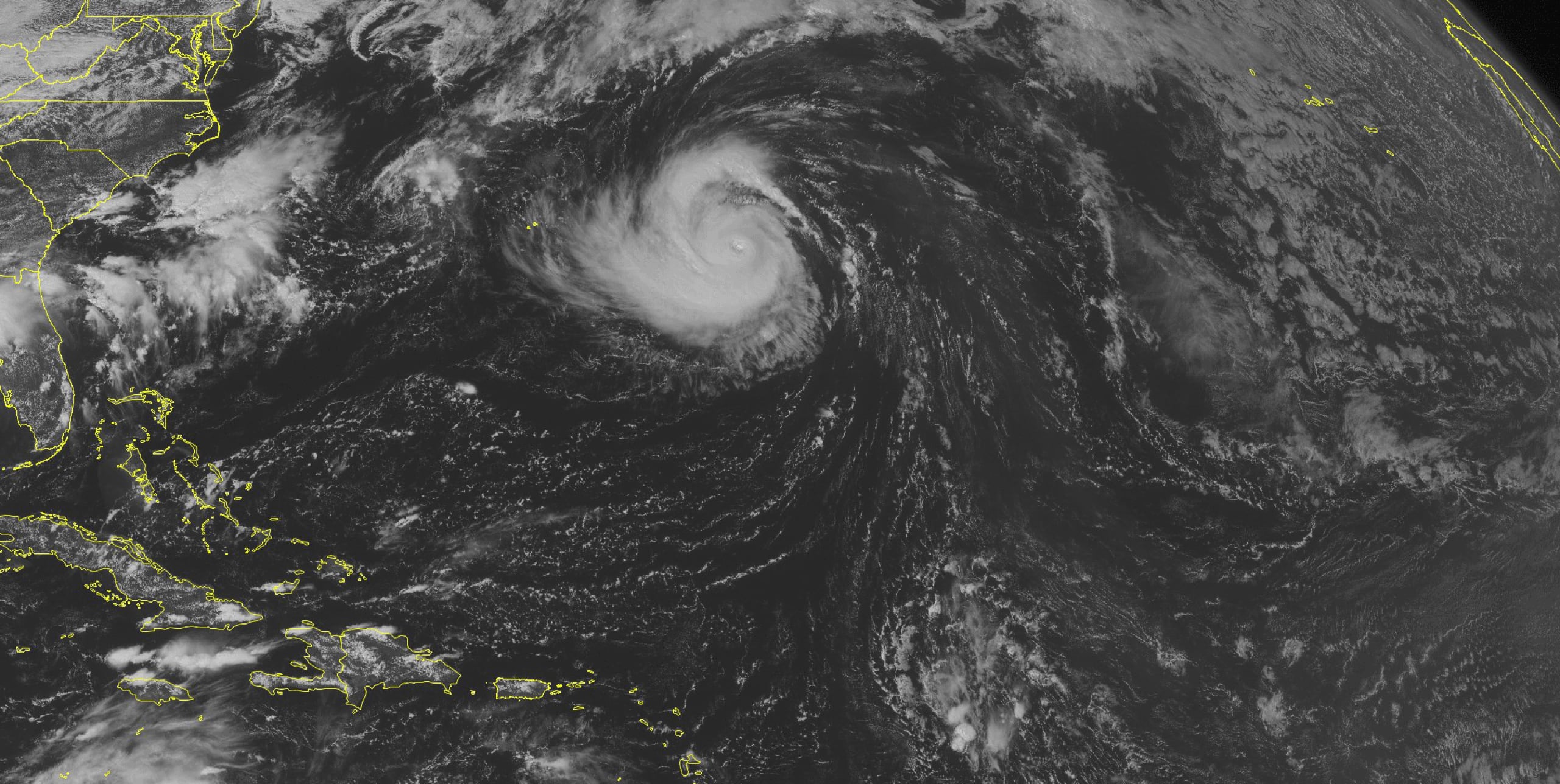 Edouard es el primer gran huracán de la temporada del Atlántico, pero el martes permanecía lejos de tierra. (AP)