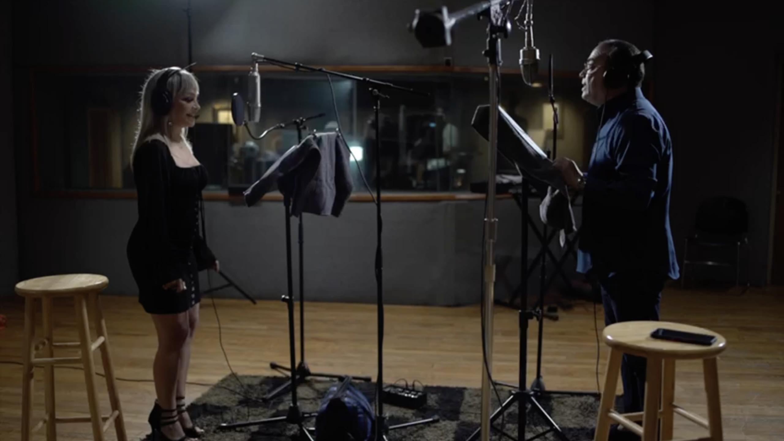 Los cantantes realizaron un video en el que comparten el proceso de grabación del tema a dúo.