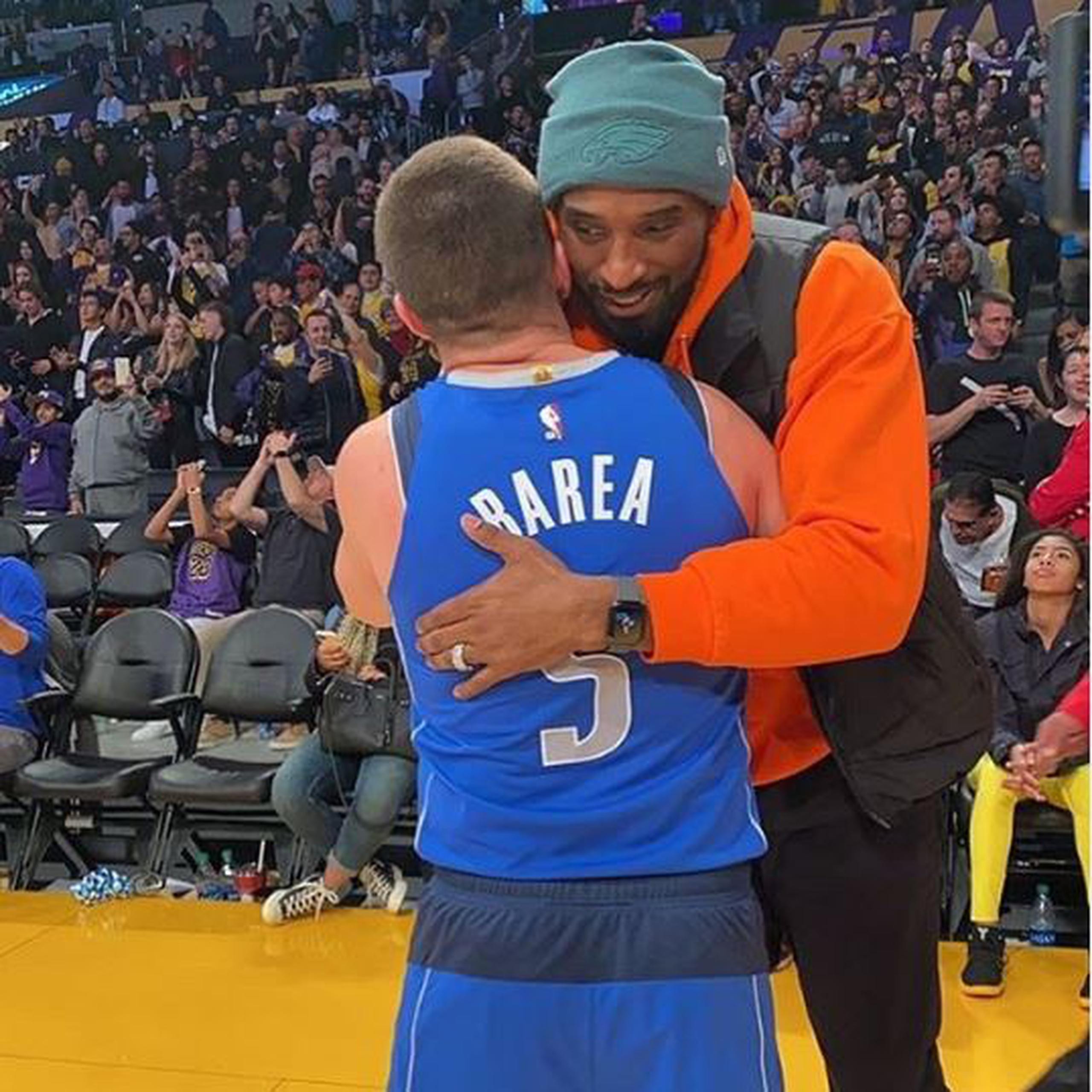 Kobe Bryant abrazó por última vez a JJ Barea el 29 de diciembre del 2019.