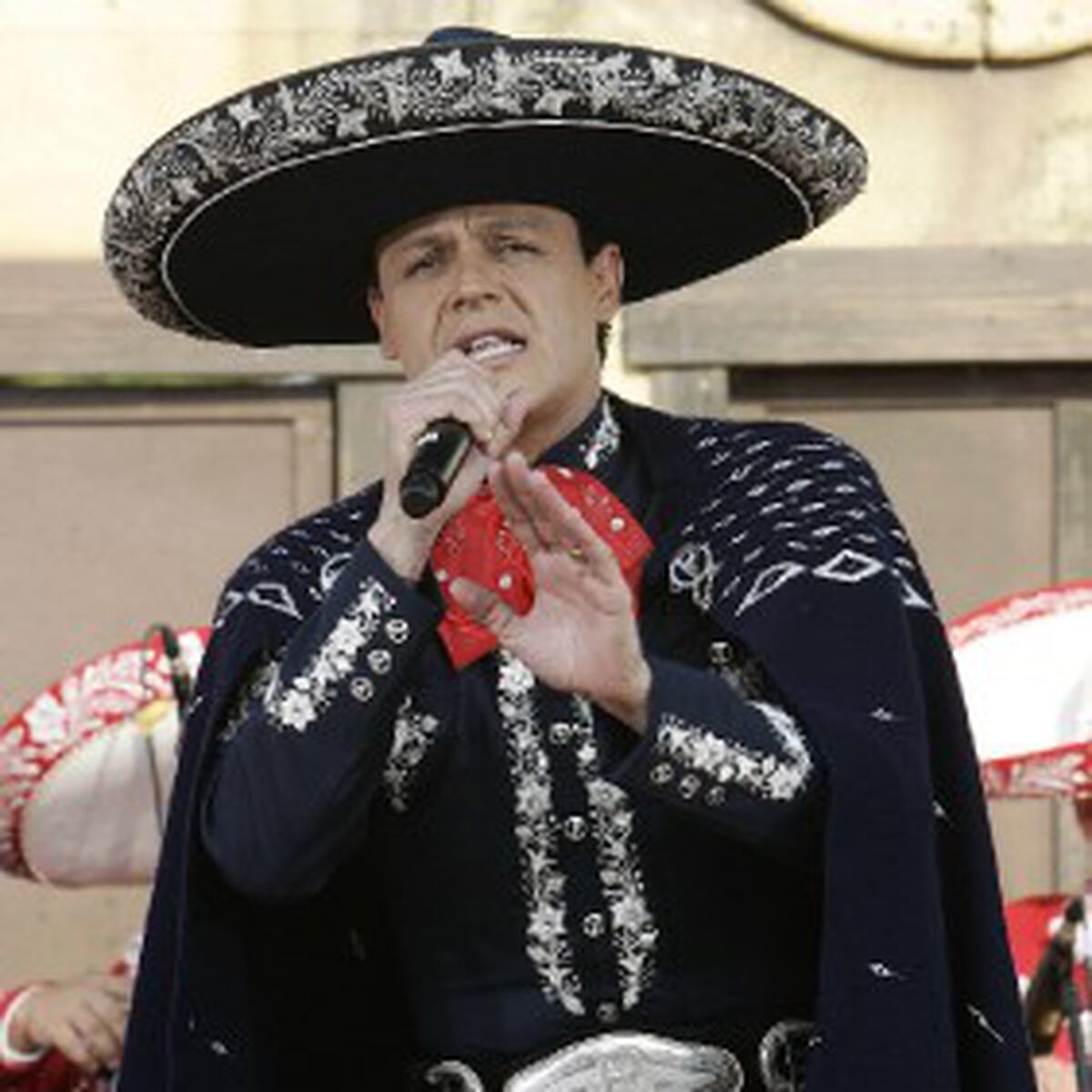 Pedro Fernández vuelve a la música y cambia de disquera Primera Hora