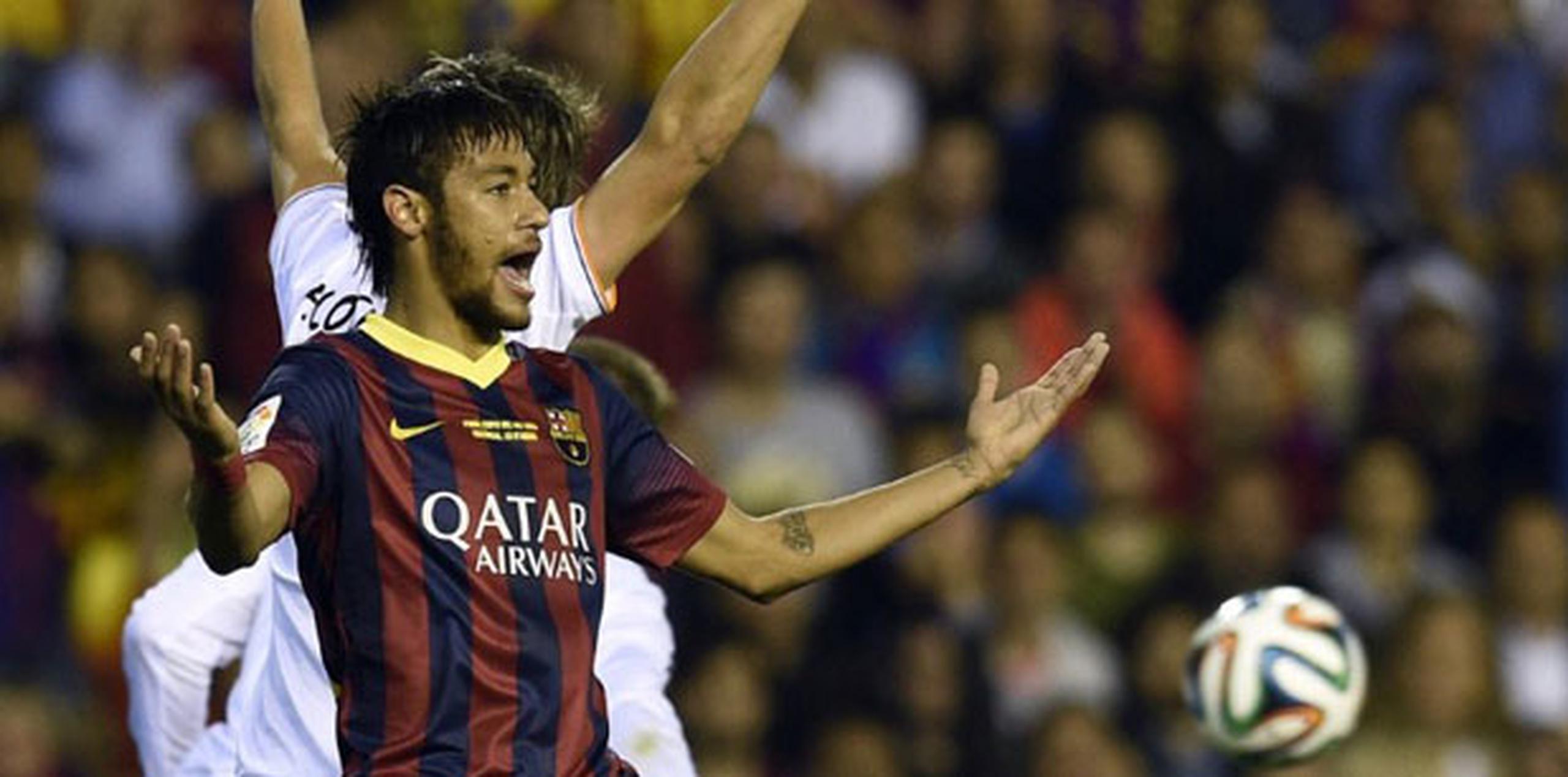 Barcelona indicó que Neymar sufrió una "contusión" en su pie izquierdo durante la final. (AFP)