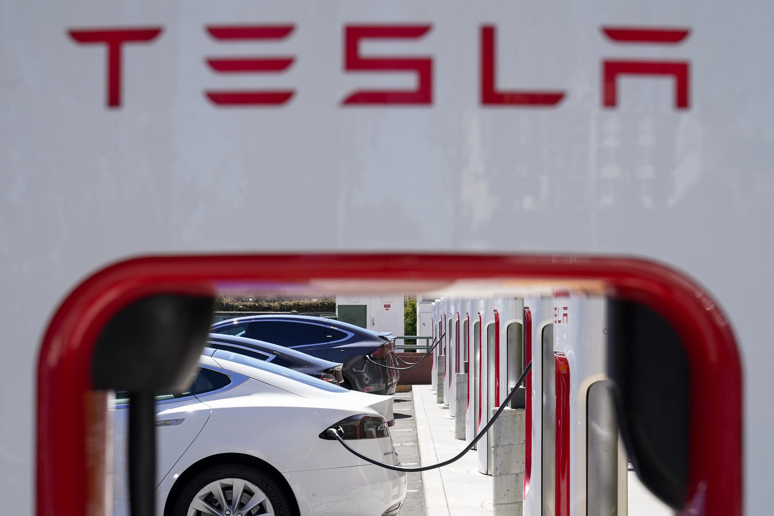 El anuncio de la reducción de la plantilla se produce pocos días después de que Tesla anunciara que sus ventas cayeron un 8.5 % en el primer trimestre del año (AP Foto/Godofredo A. Vásquez, archivo)