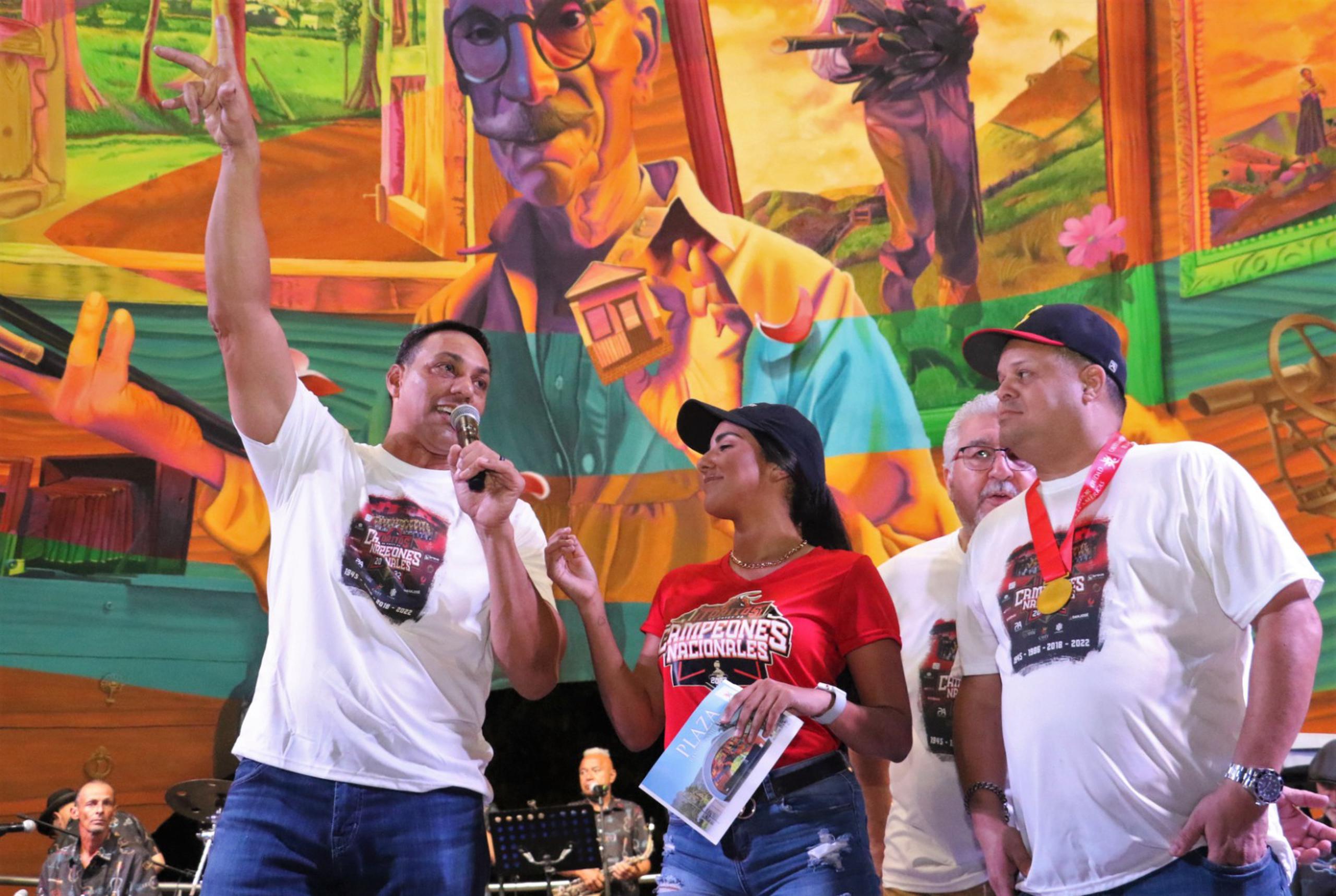Los Toritos de Cayey celebraron una vez con el pueblo su campeonato de la Doble A. (Víctor Banegas)