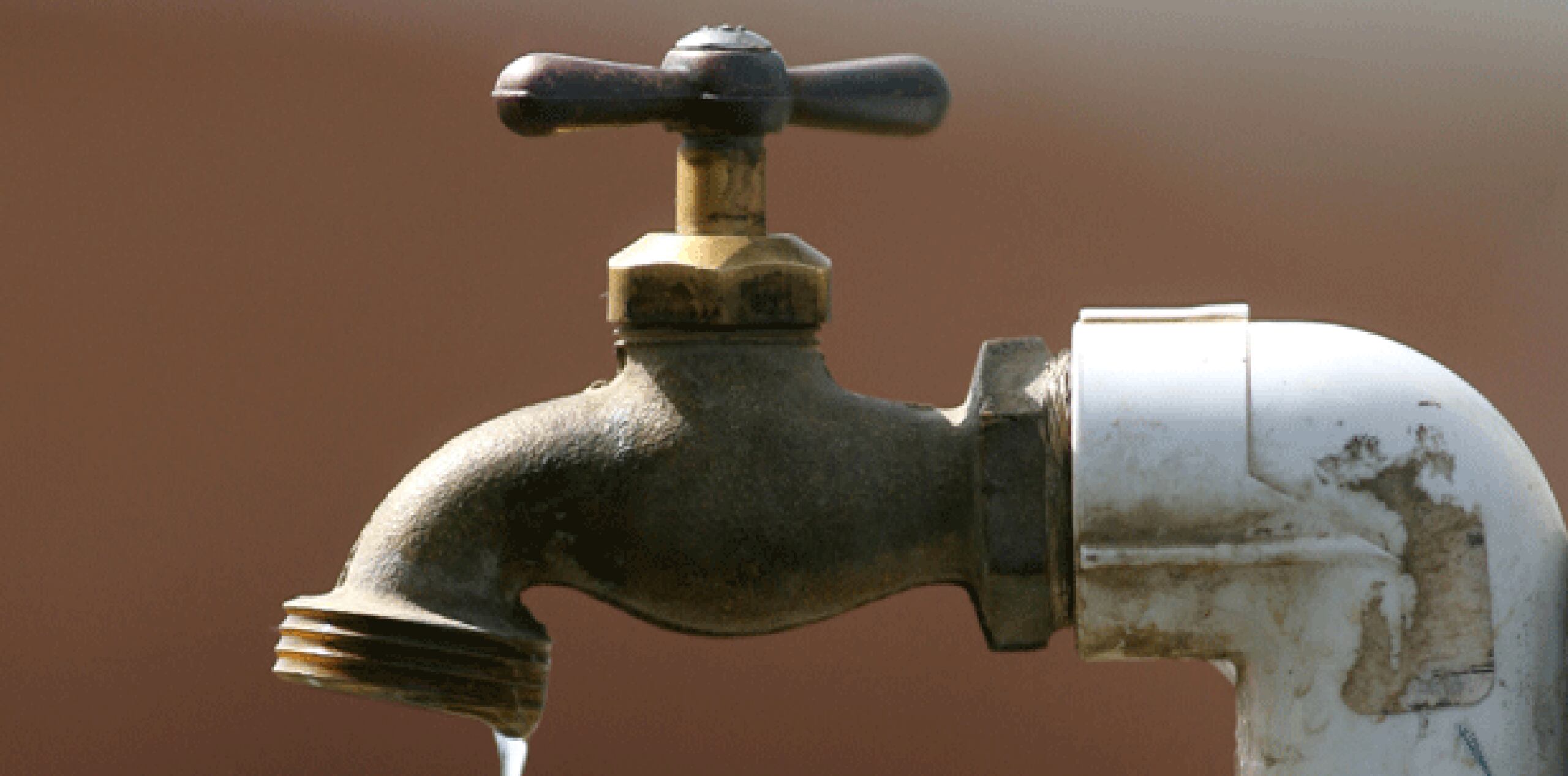 Al hablar con su grupo de estudiantes, encontraron que uno de los problemas más graves que tenía la comunidad era la escasez de agua, pues se había ordenado una reducción importante en su consumo en las viviendas, debido a la sequía. (Archivo)