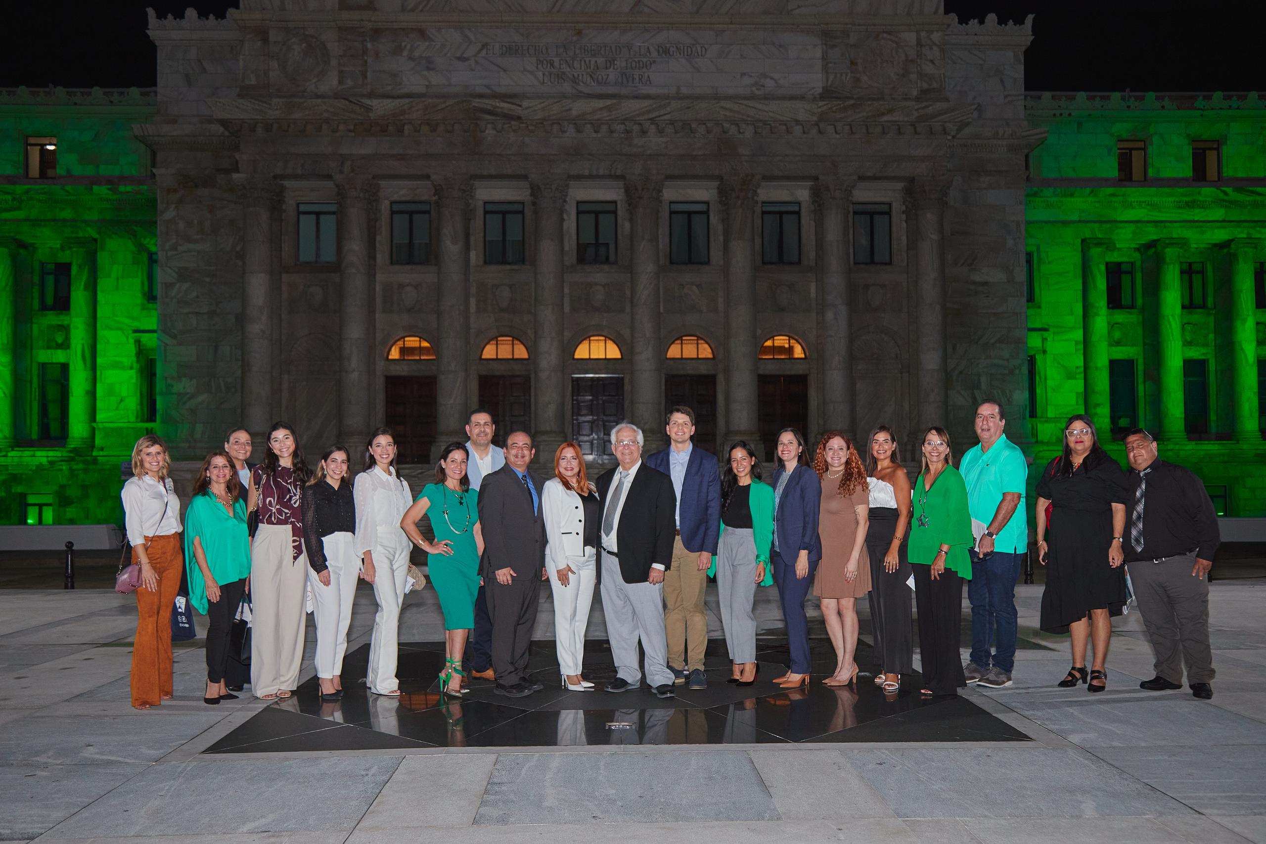 El Capitolio de Puerto Rico se iluminó de verde en una emotiva conmemoración que celebró tanto el Día Mundial de la Dermatitis Atópica como la histórica firma de la Ley 83 de 2022, la cual establece oficialmente 14 de septiembre como el Día de la Concienciación de la Dermatitis Atópica en la isla.