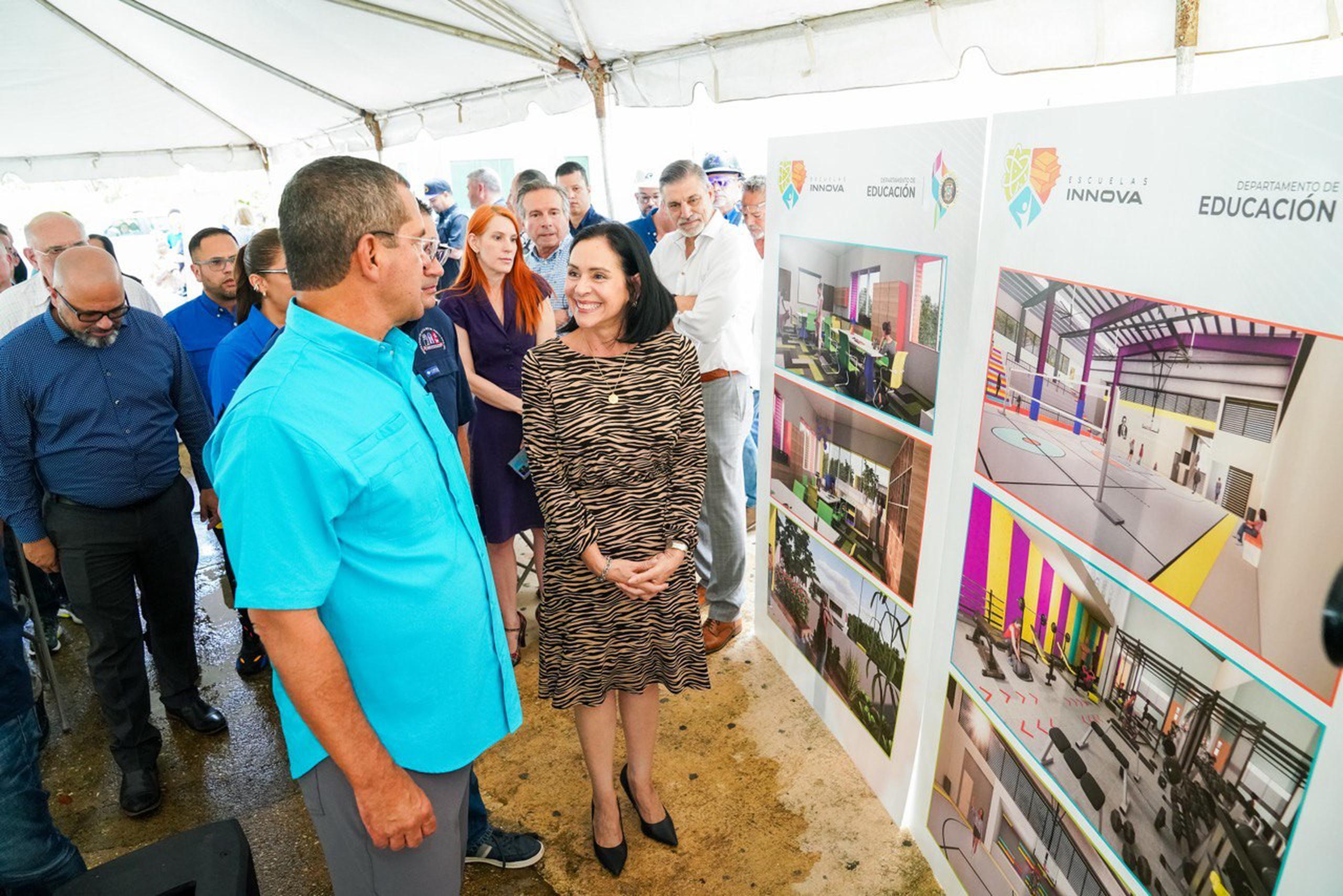 El gobernador Pedro Pierluisi y la secretaria de Educación, Yanira Raíces, anunciaron el comienzo de Programa de Escuelas Innova con una inversión de $1,500 millones.
