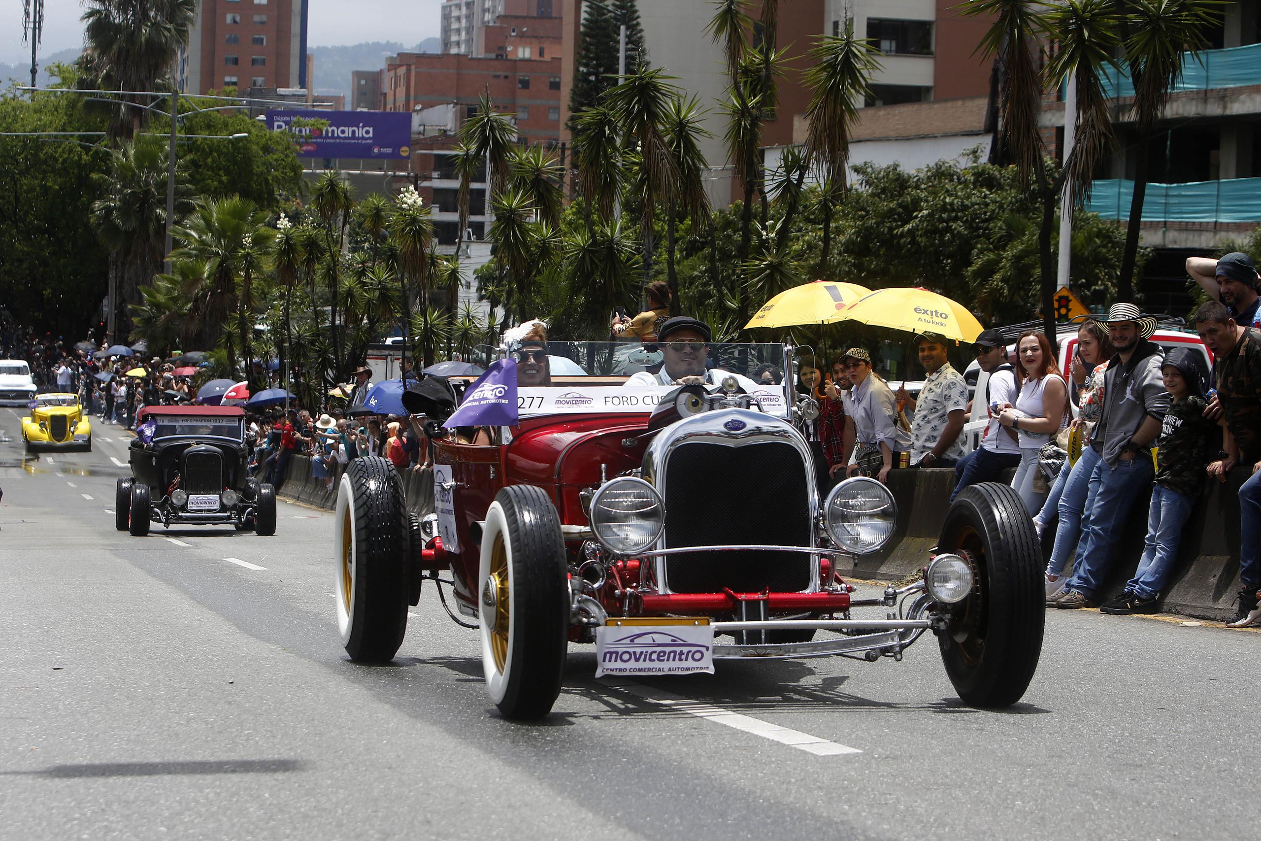 El evento de automóviles forma parte de la tradicional Feria de las Flores, en Medellín, Colombia.
