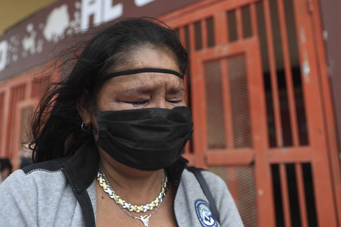 Janette Moctezuma llora al recordar que el parque le sirvió de techo dado a que no tiene un hogar.