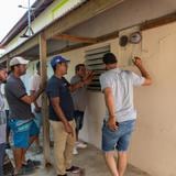 Buenas noticias para los pescadores de Lajas: la villa prenderá con placas solares