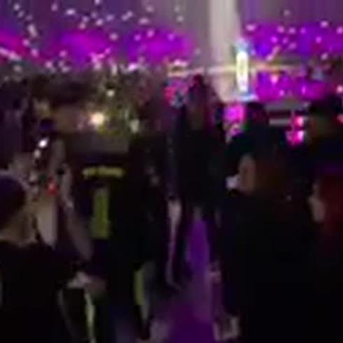 Wisin & Yandel le cantan cumpleaños a Bad Bunny en pleno concierto