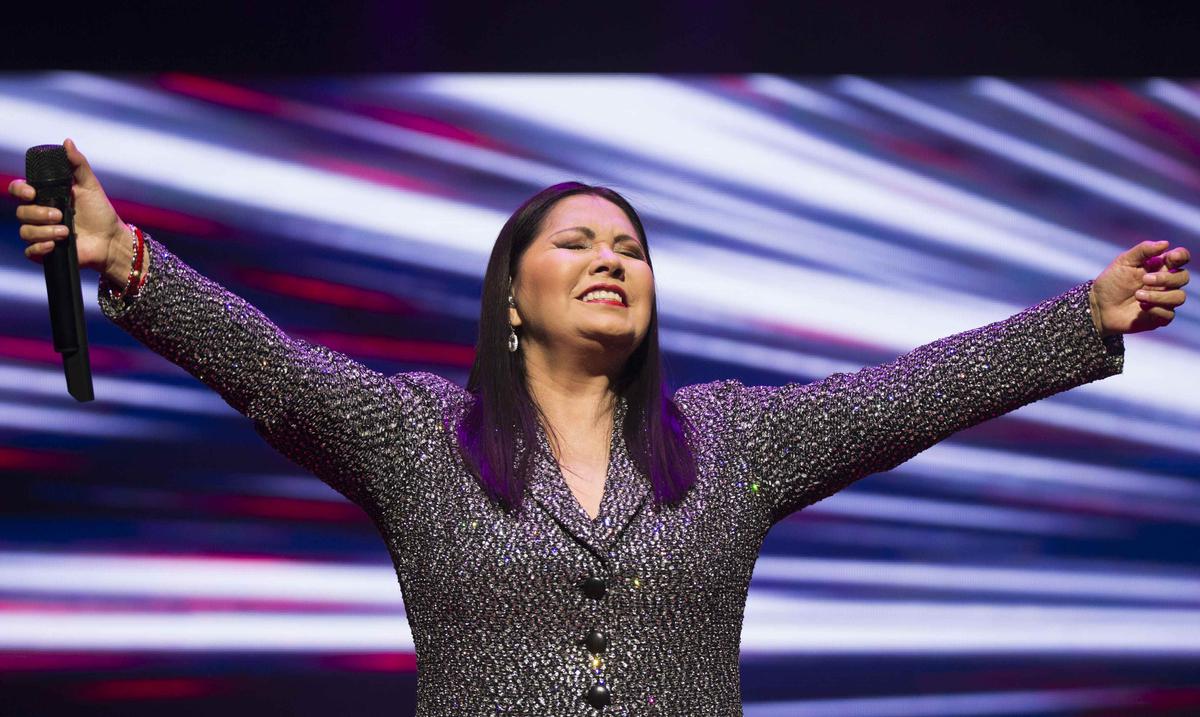 Ana Gabriel announces her retirement from the stage