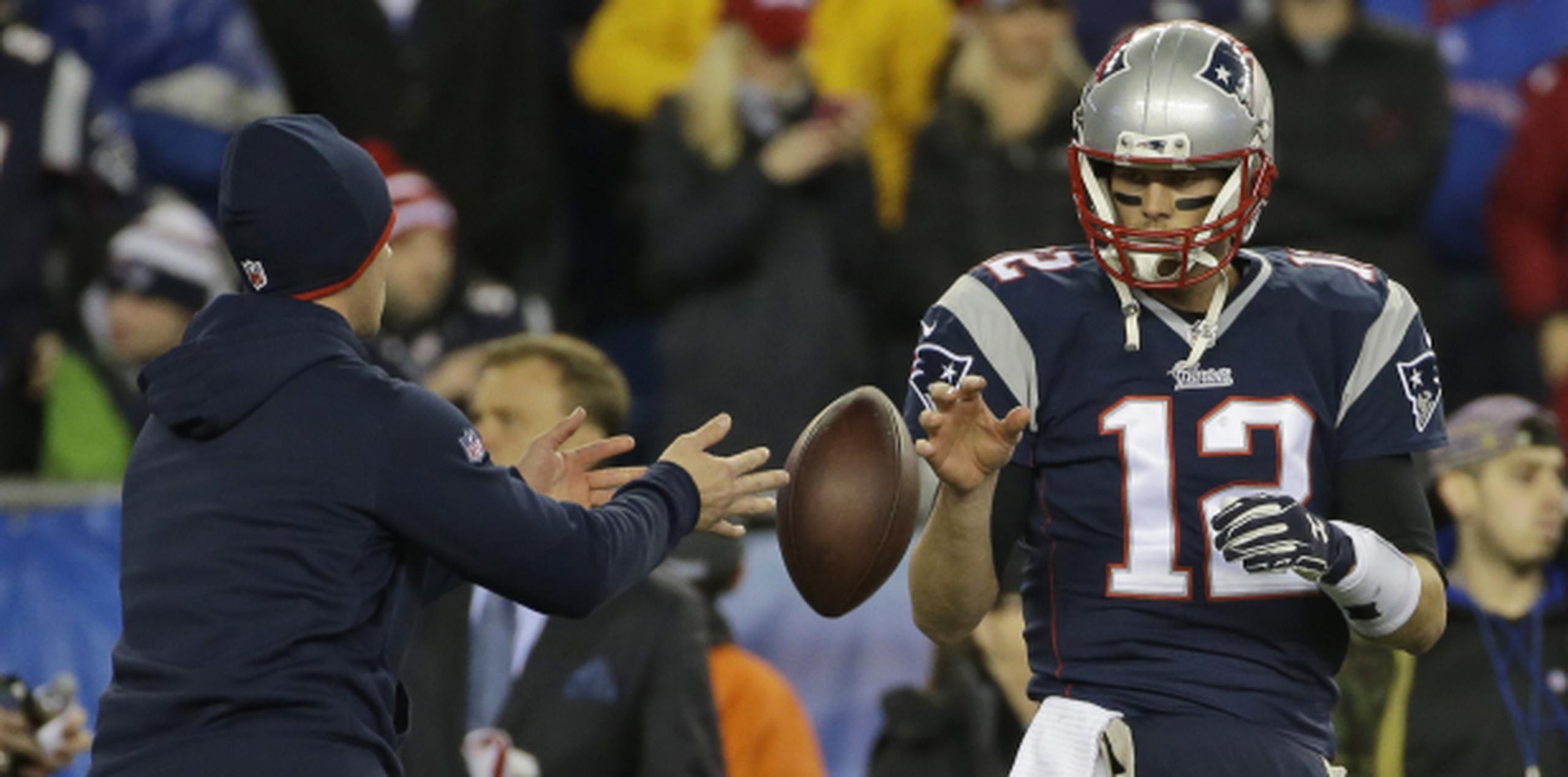 Tom Brady apelará la suspensión de cuatro partidos que recibió de parte del comisionado de la NFL, Roger Goodell. (AP \ Matt Slocum)