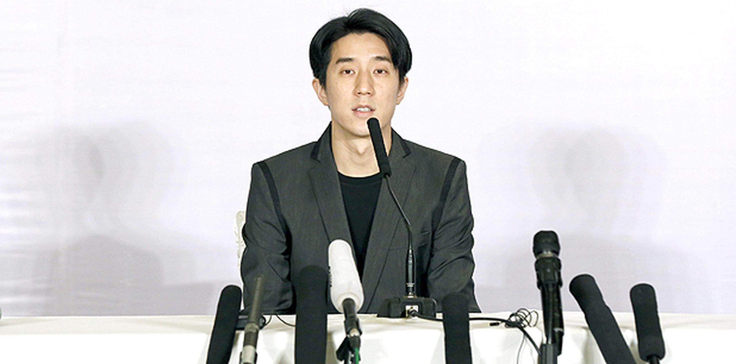 Jackie Chan se disculpó públicamente por el consumo de drogas de su hijo y prometió trabajar con él en su recuperación. (EFE)