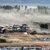 Japoneses recuerdan letal tsunami sin acto oficial por coronavirus