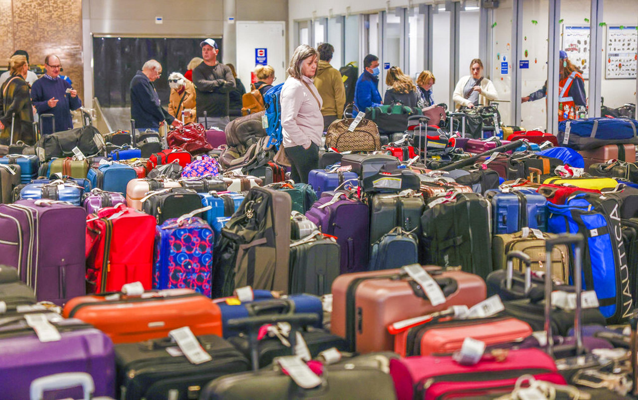 El retraso de maletas también requeriría un pago por parte de las aerolíneas (Sophia Germer/The Times-Picayune/The New Orleans Advocate via AP)
