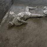 Desentierran cuerpos de amo y esclavo que huían de la erupción en Pompeya hace casi 2,000 años