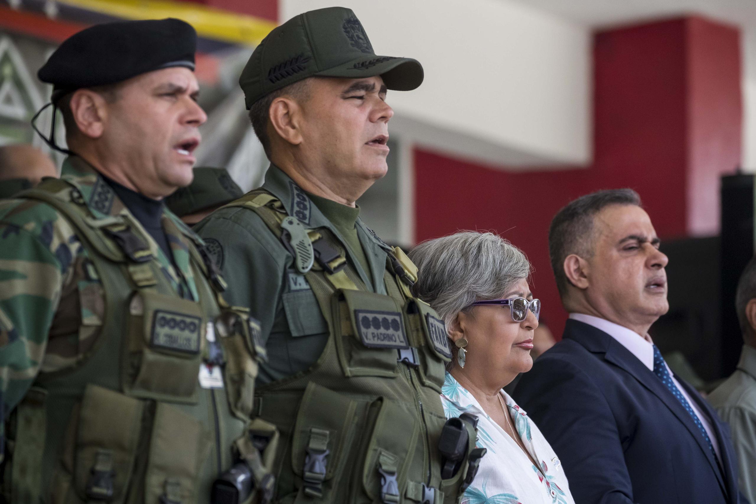 En la imagen, al centro, el ministro de Defensa y jefe de las Fuerzas Armadas de Venezuela,  Vladimir Padrino. (EFE).

