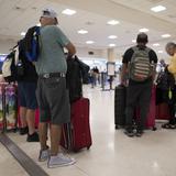 Siguen las cancelaciones y retrasos de vuelos desde el aeropuerto Luis Muñoz Marín