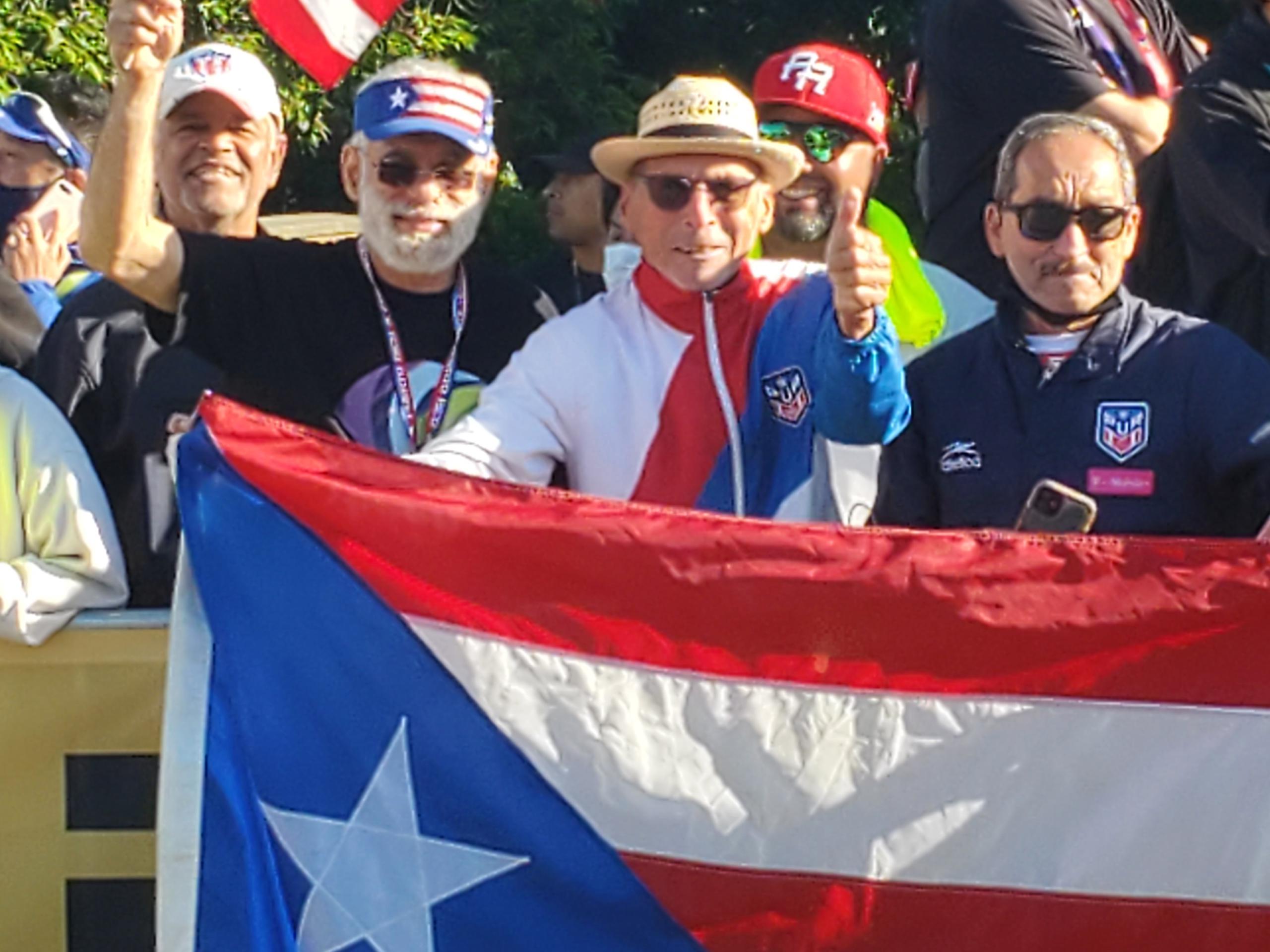 Los federativos Luis Rivera Toledo (sombrero) y Osvaldo Rojas (extrema derecha) han estado presentes.