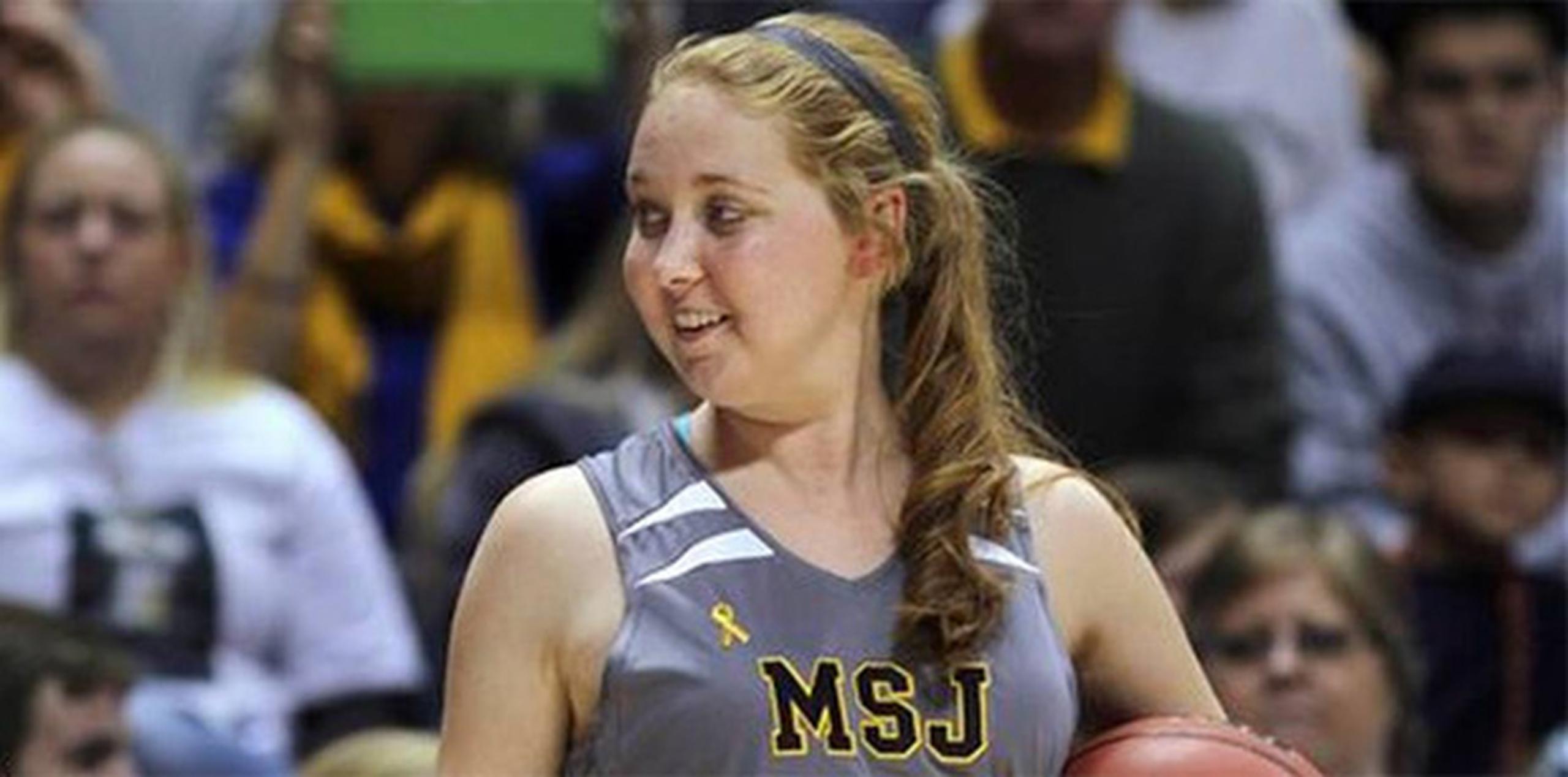 La jugadora de baloncesto de primer año de universidad murió esta mañana a los 19 años. (AP)