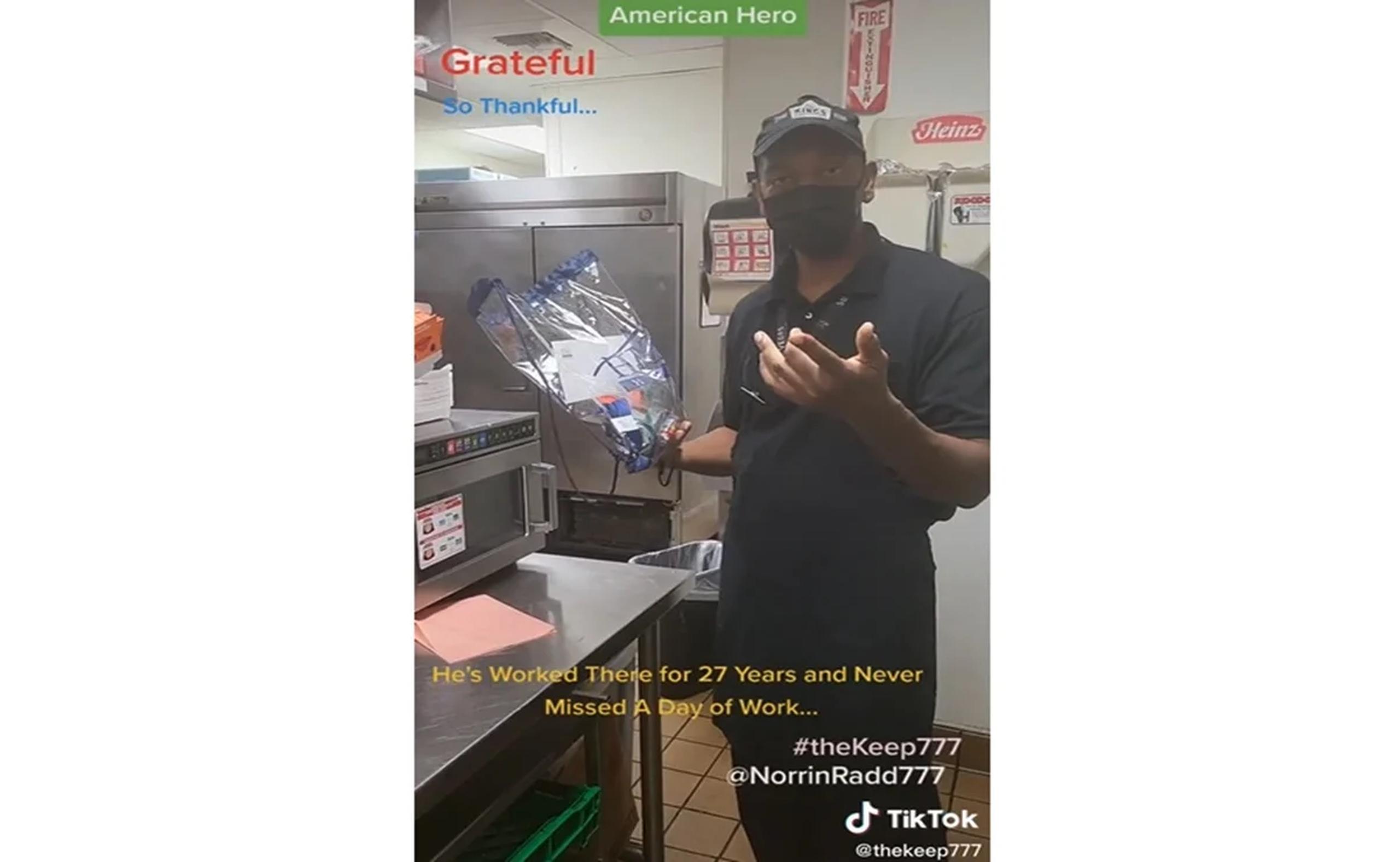 La hija de Kevin Ford, un trabajador en un local de Burger King en Las Vegas, preparó una campaña en GoFundMe para recompensar a su padre. Hasta ahora, ha recaudado más de $169,000.