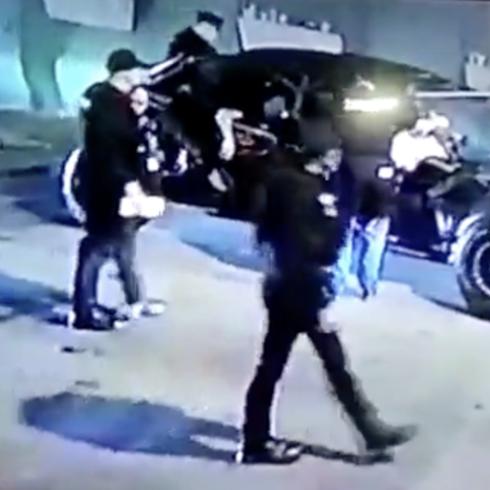 Atropellan a dos policías en medio de intervención en La Placita de Santurce