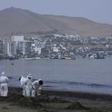 Más de 20 playas están contaminadas tras derrame de petrolero en Perú