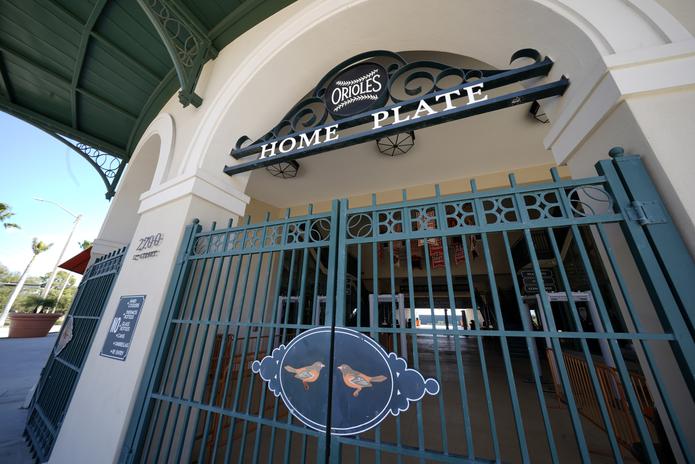 El tranque patronal de MLB mantiene al Ed Smith Stadium de Sarasota, Florida, hogar primaveral de los Orioles de Baltimore, cerrado.