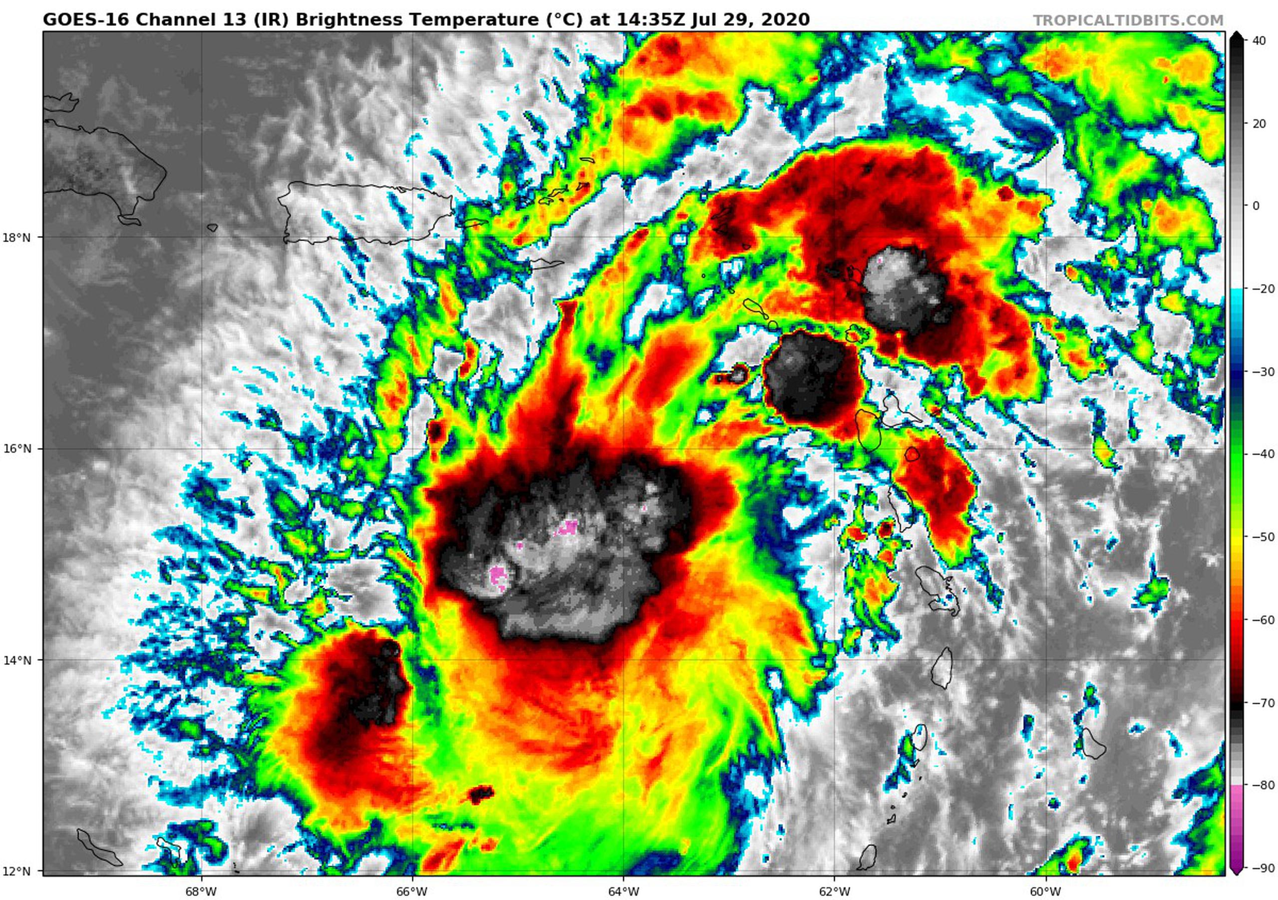 El Centro Nacional de Huracanes en Miami no catalogó el sistema como tormenta a las 11:00 a.m.