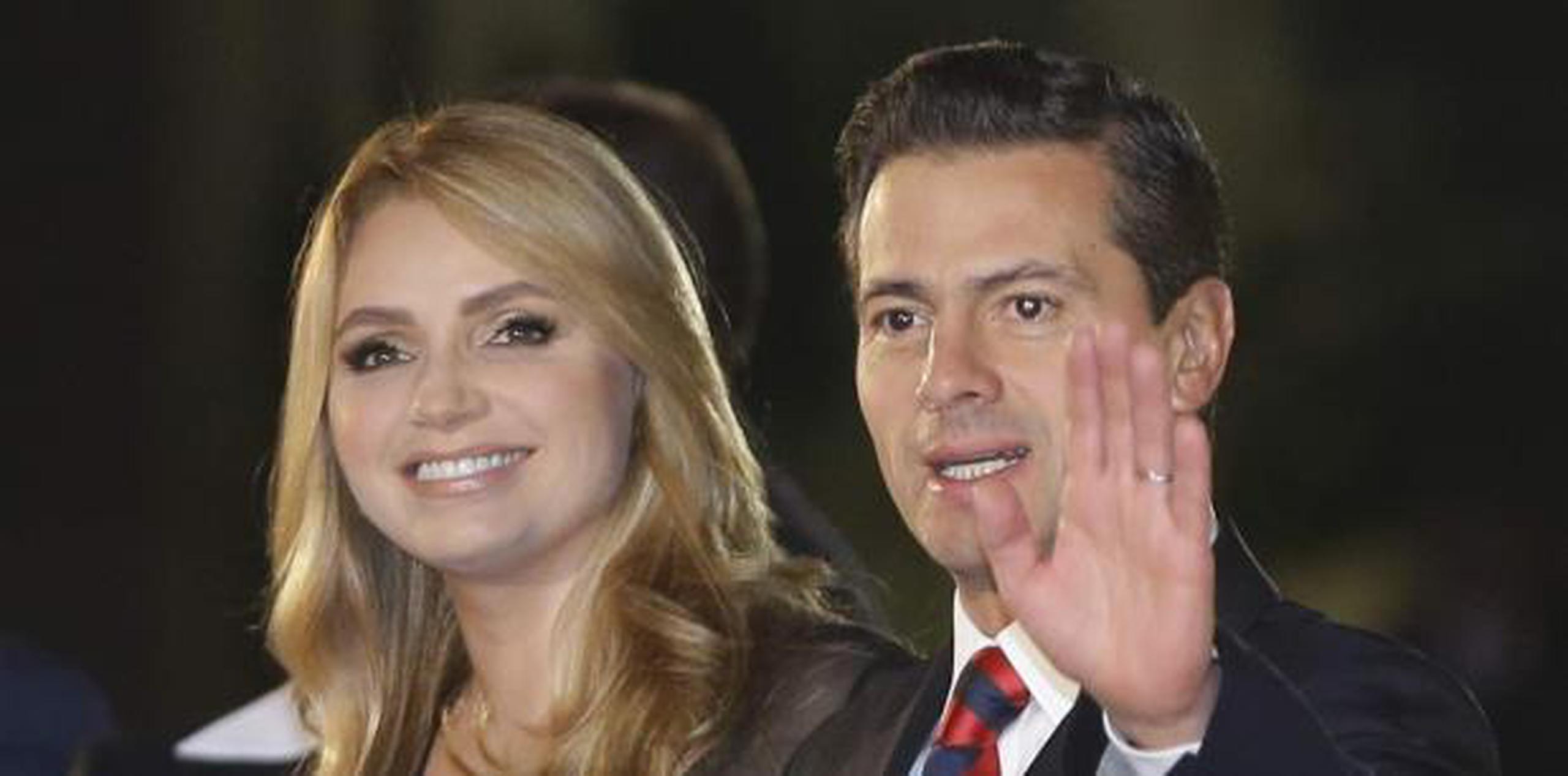 Casados desde 2010 en segundas nupcias, la boda fue muy sonada porque unía el entonces gobernador del Estado de México, con la famosa actriz. (AP / Martin Mejia)
