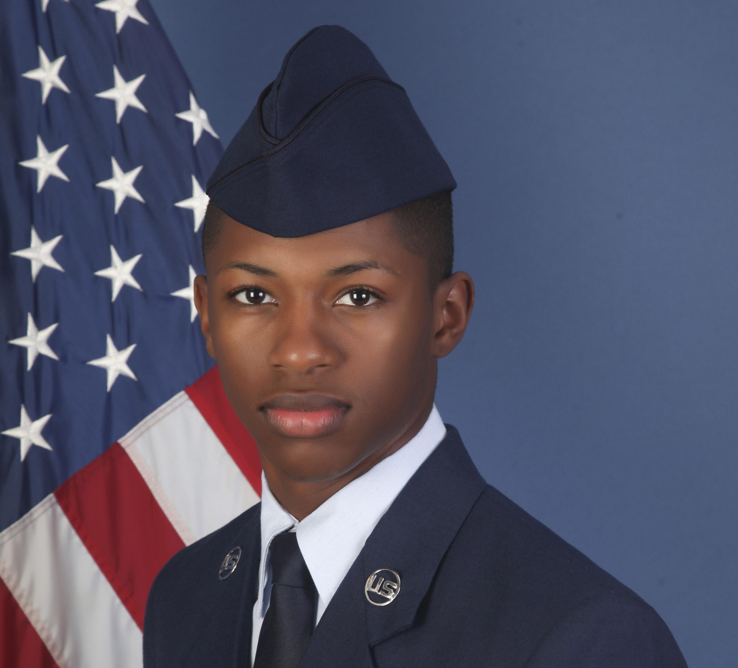 En esta foto, proporcionada por la Fuerza Aérea de Estados Unidos, se muestra al piloto de alto rango Roger Fortson en una imagen del 24 de diciembre de 2019. (Fuerza Aérea de Estados Unidos vía AP)