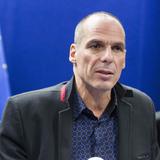Encapuchados dan una paliza en Atenas al exministro griego Varufakis 