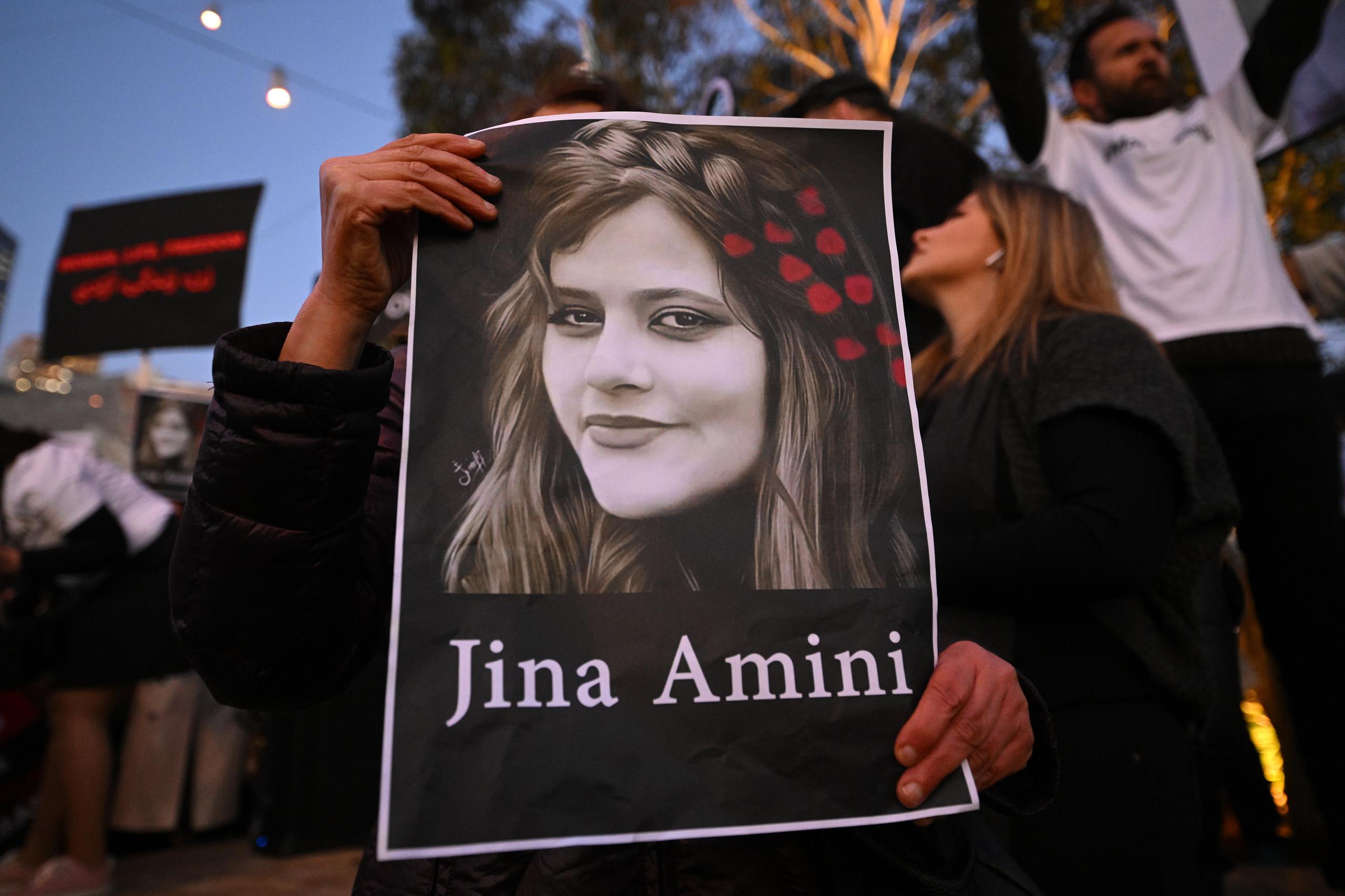 Imagen de archivo de manifestaciones por la muerte de la joven Mahsa Amini. EFE/EPA/JAMES ROSS
