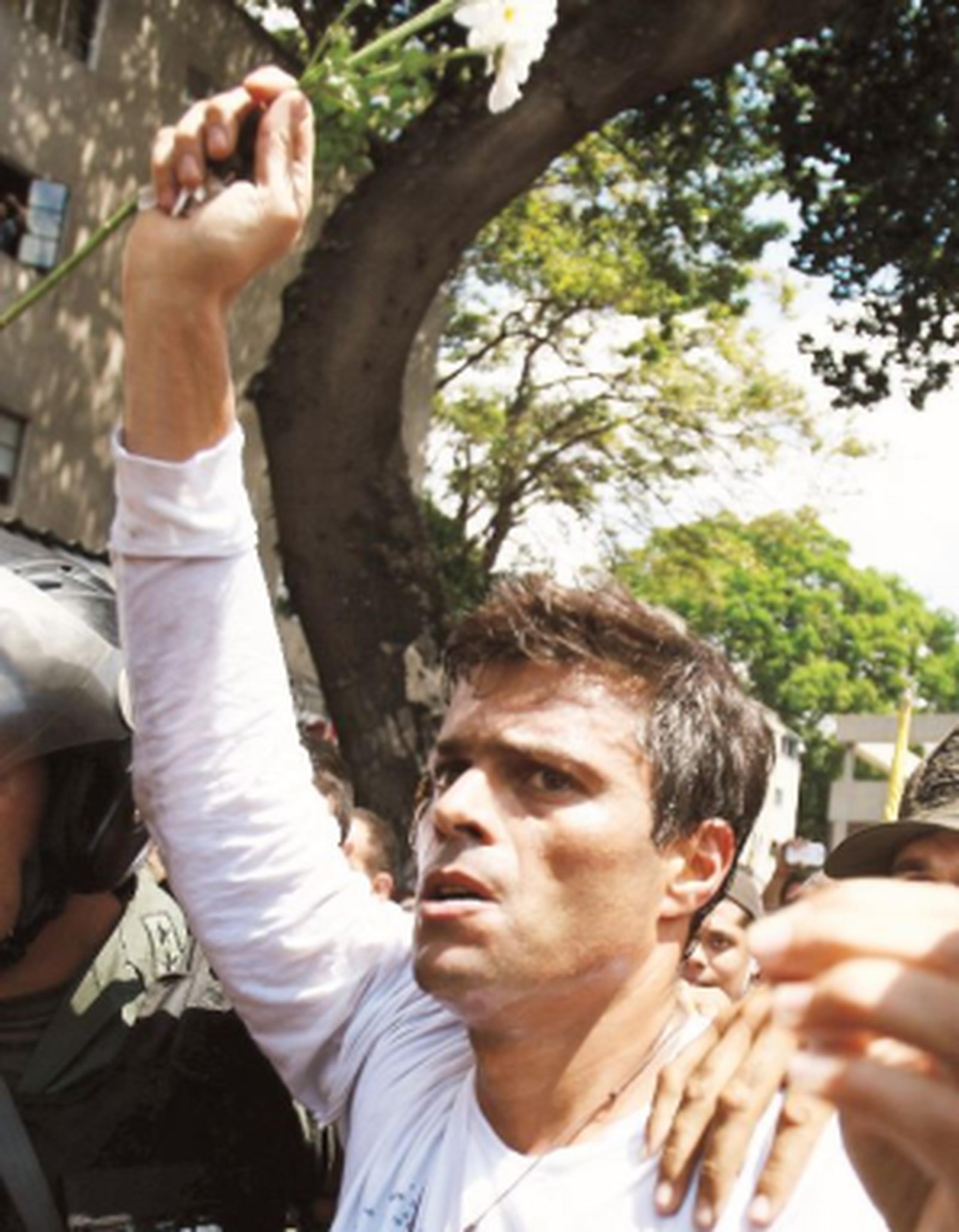 López fue sentenciado a casi 14 años de prisión por promover protestas en Caracas que dejaron tres muertos y varias decenas de heridos y detenidos. (AP)