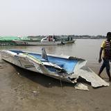 Al menos 26 muertos tras naufragio en un río de Bangladesh