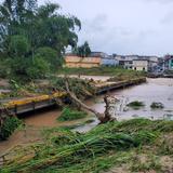 Lluvias de Fiona destruyen el puente Las Marinas en San Lorenzo
