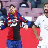 Messi recuerda a Maradona con gol y dedicatoria