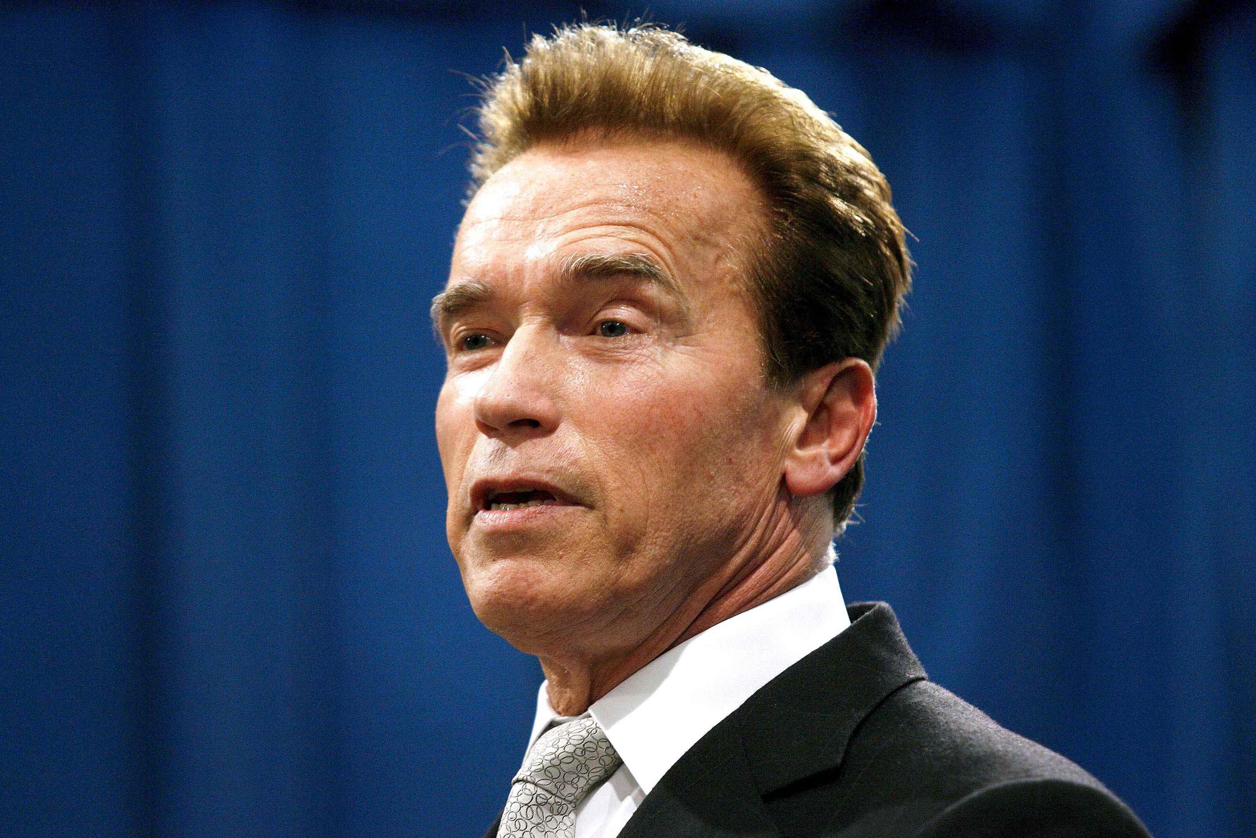Arnold Schwarzenegger se rompió seis costillas al estrellar su motora. (Bloomberg)