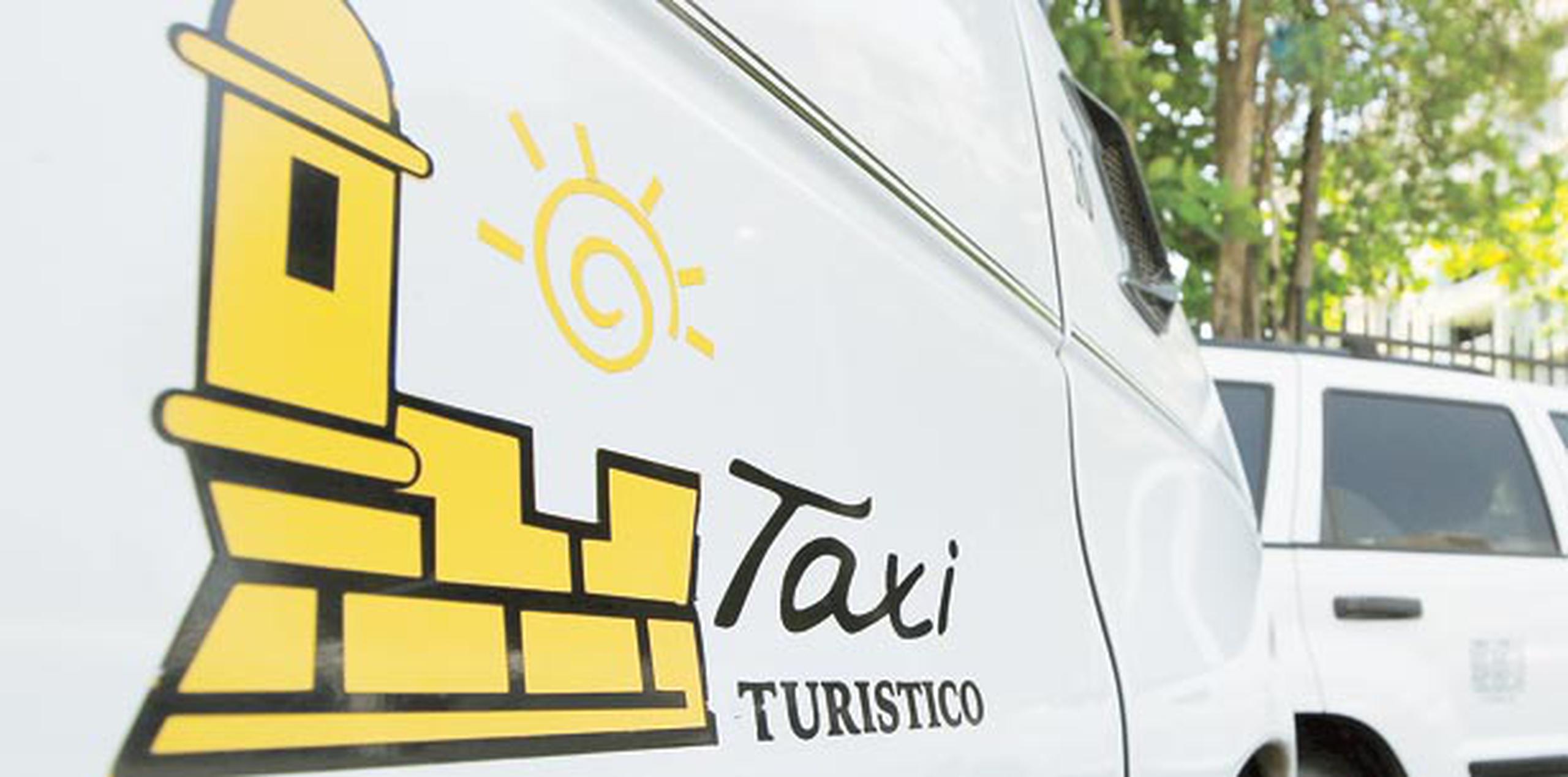 Un grupo de taxistas entregará hoy a Turismo un paquete de querellas por incumplimiento de la red de transporte y sus conductores que trabajan en zonas turísticas. (Archivo)