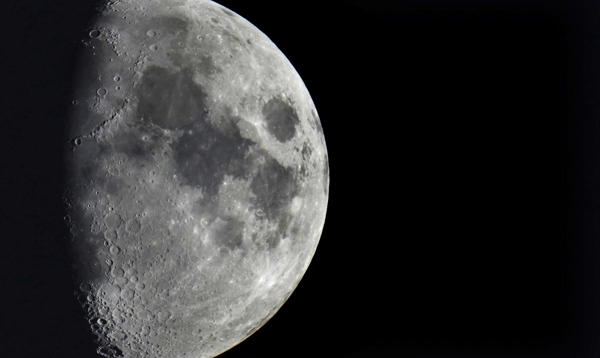 The spaceship will attempt to land on the moon today