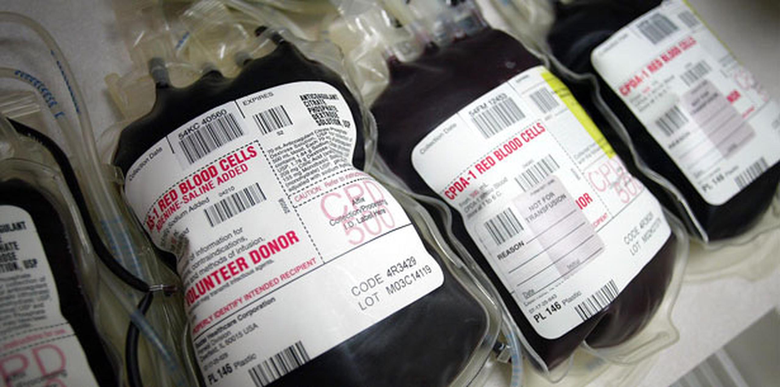 La Cruz Roja también pidió a los donantes de sangre tipo O negativo, y que cumplen con los requisitos establecidos, a donar dos unidades de células rojas a través del sistema automatizado ALYX. (Archivo)